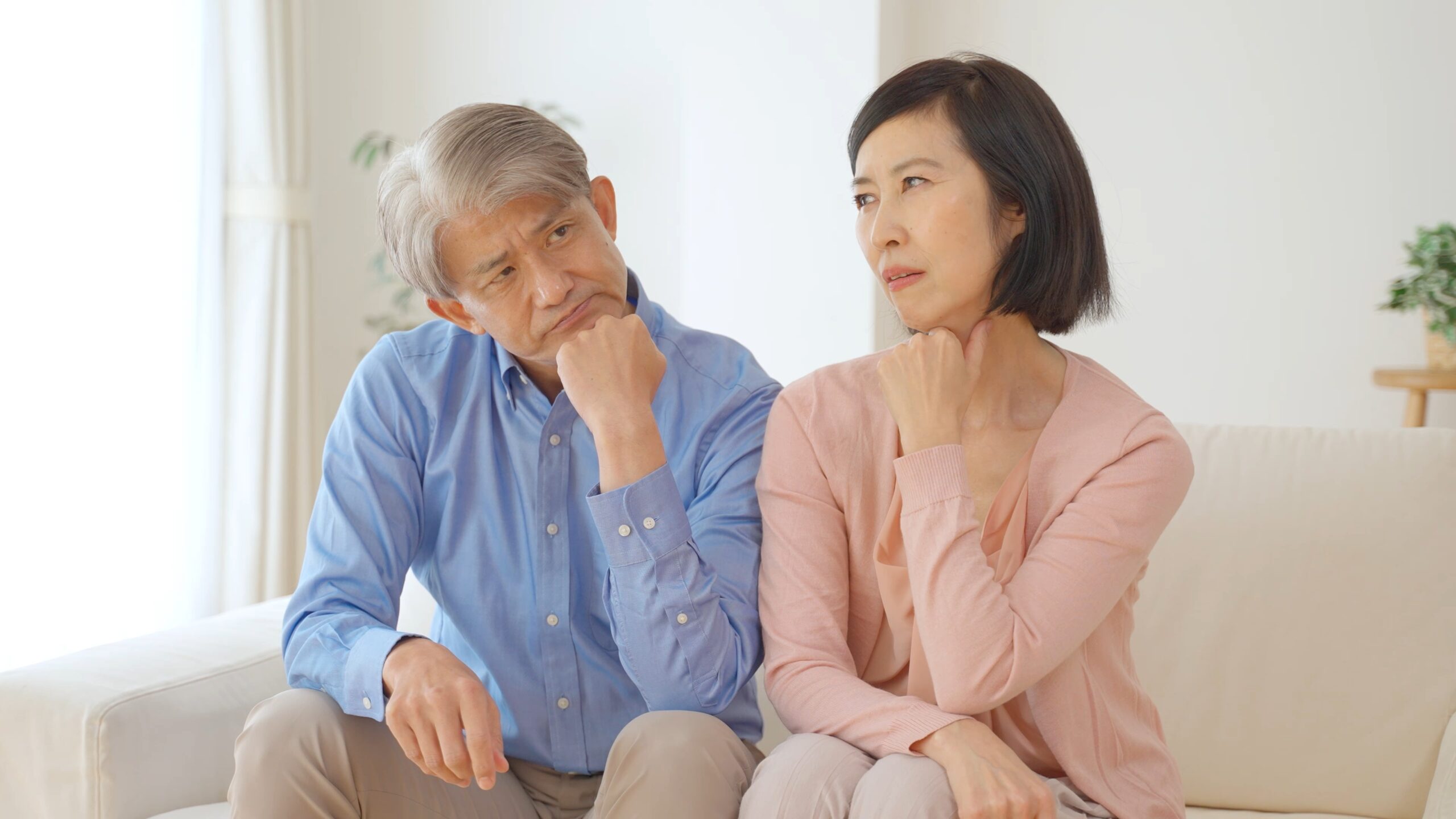 老人ホーム入居に悩む老夫婦