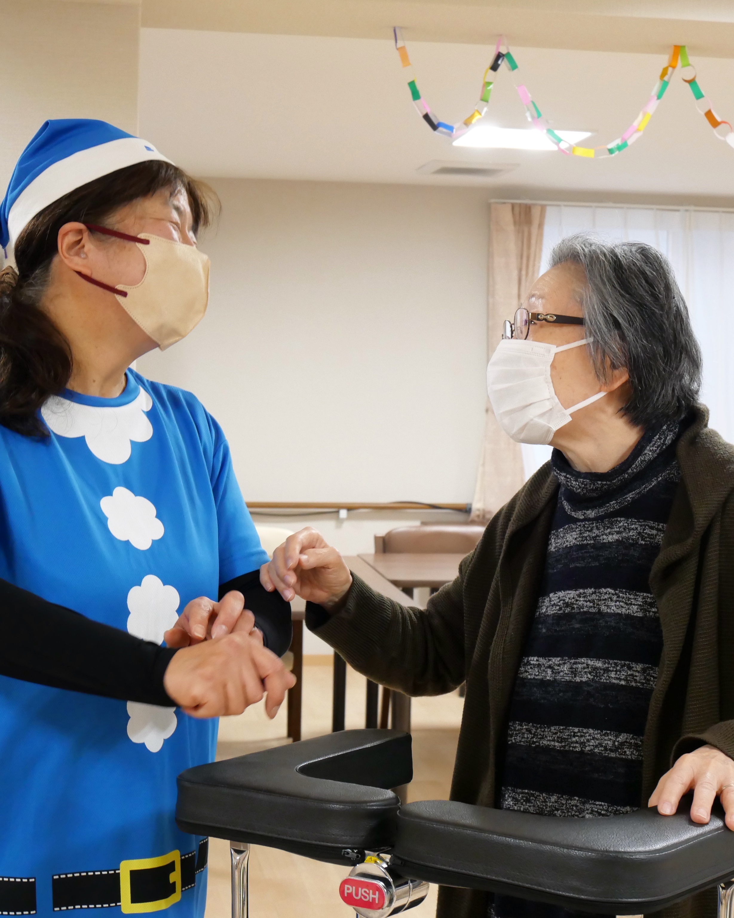 【住宅型有料老人ホームHIBISU尼崎trust】ハンドベル演奏会🔔